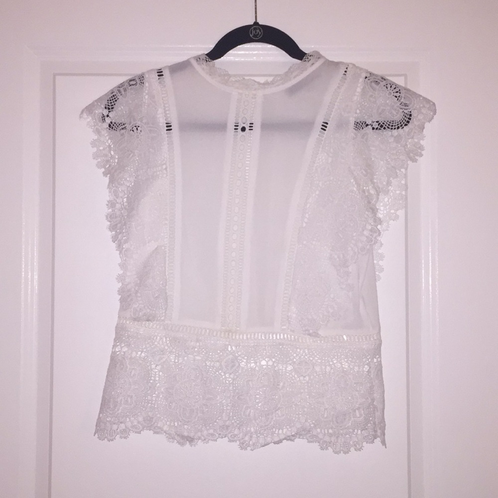 White lace sleeveless top